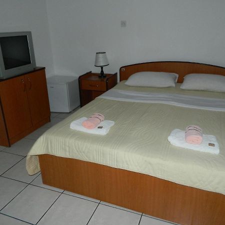 Mena Apartmani Budva Exteriör bild