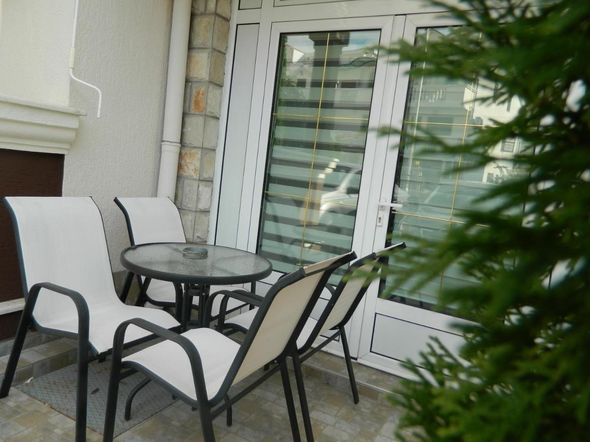 Mena Apartmani Budva Exteriör bild
