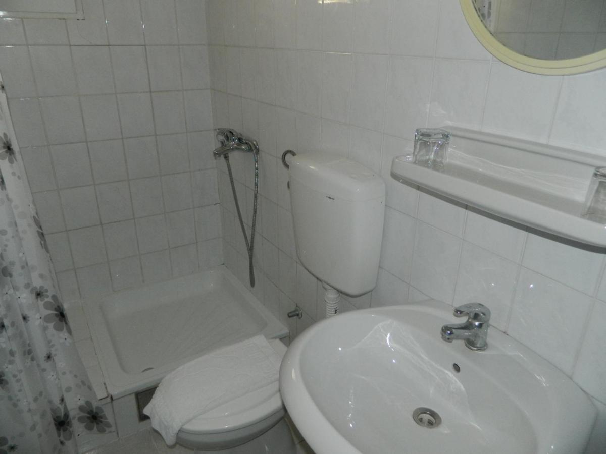 Mena Apartmani Budva Exteriör bild